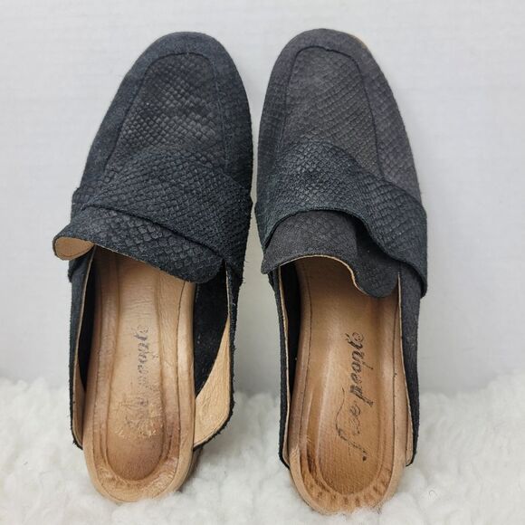 Free People At Ease  Women's Size 6.5 Black slip-on Snake Skin Leather Slide - Picture 5 of 10